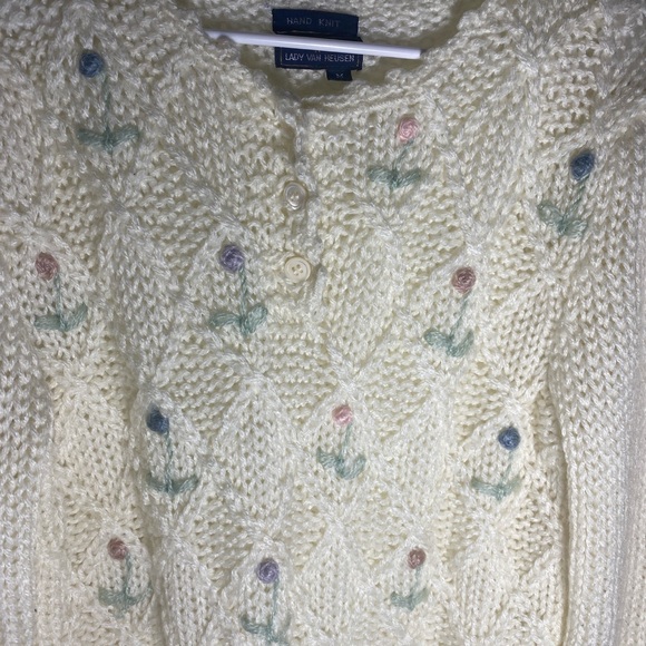 Hand Knit Lady Van Heusen sweater size M white/cream excellent condition - Picture 3 of 9